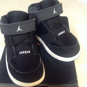 Child's/Toddler Mid Top Sneaker 7c